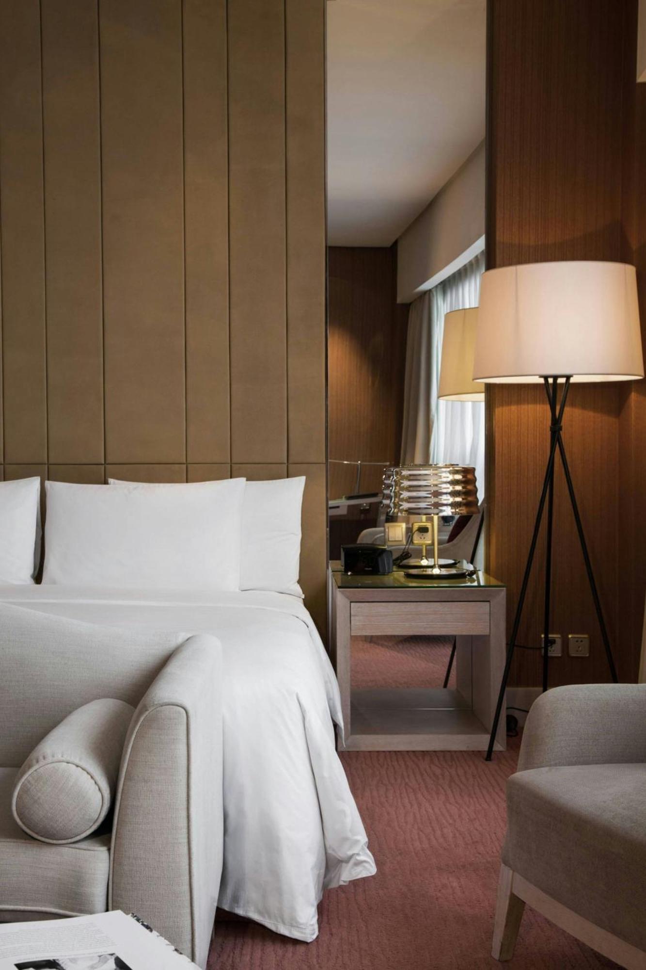 Renaissance Chengdu Hotel Exterior photo