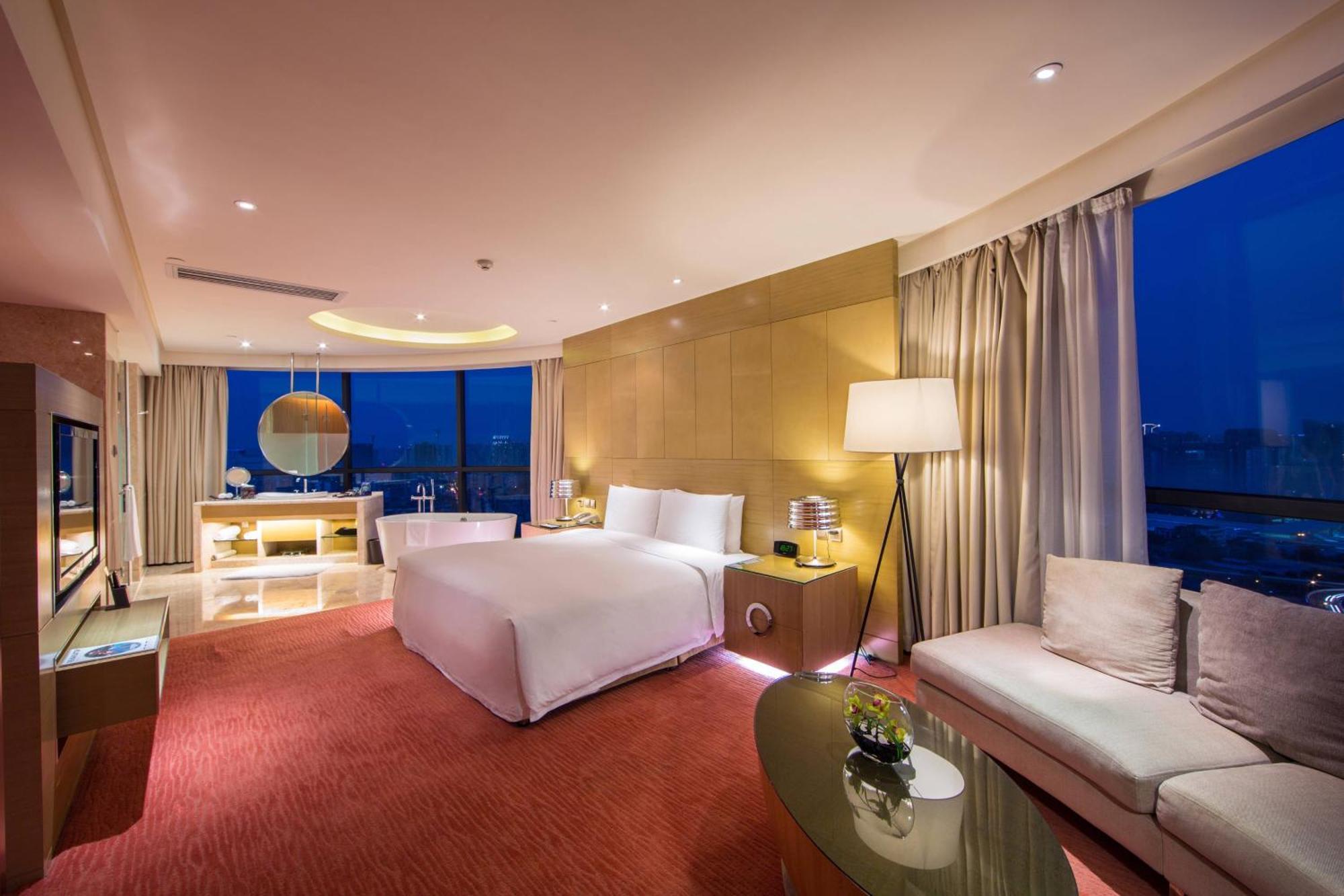 Renaissance Chengdu Hotel Exterior photo
