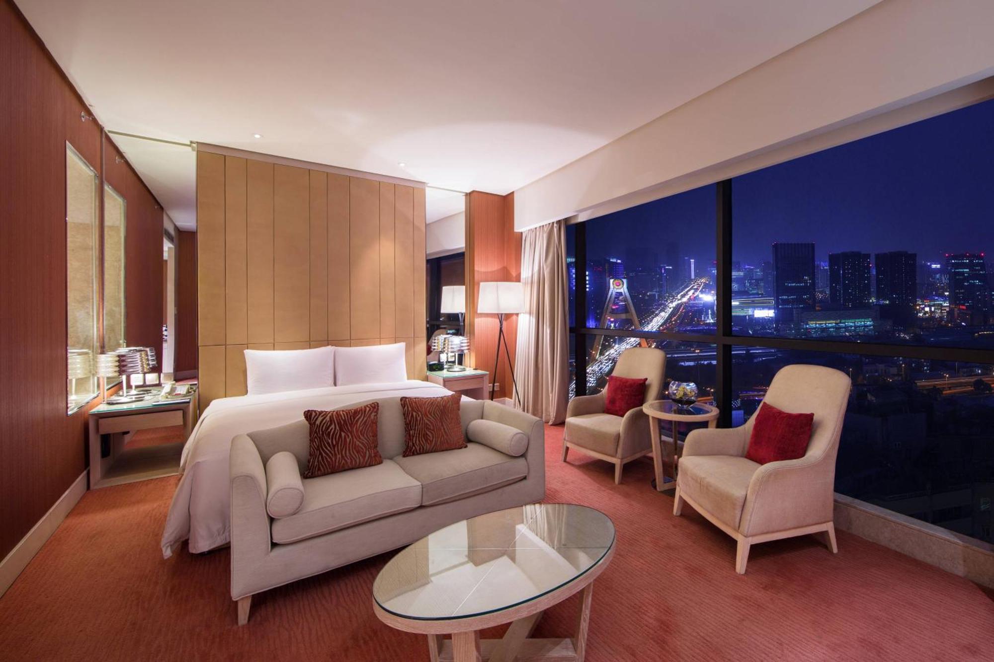 Renaissance Chengdu Hotel Exterior photo