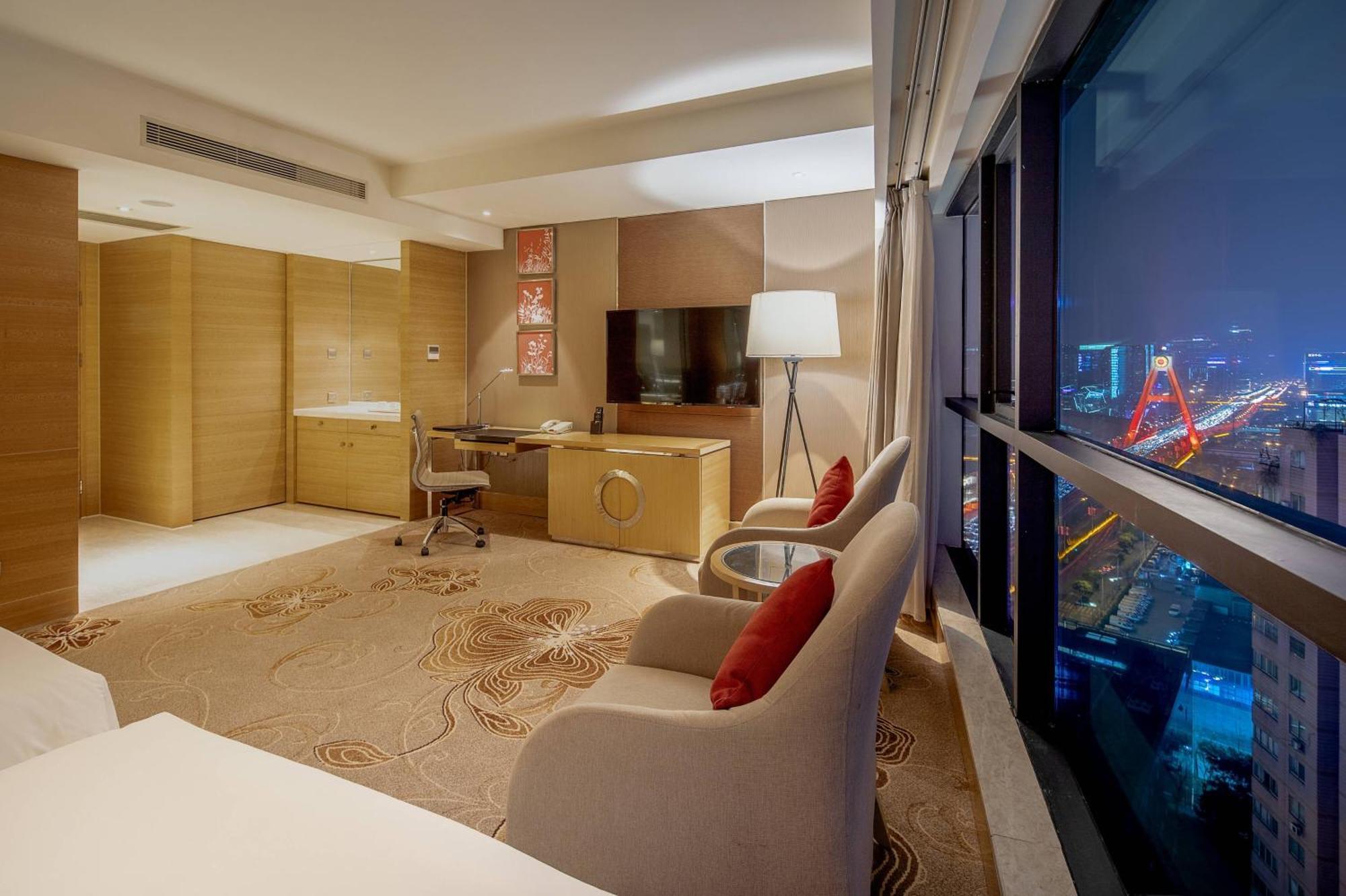 Renaissance Chengdu Hotel Exterior photo