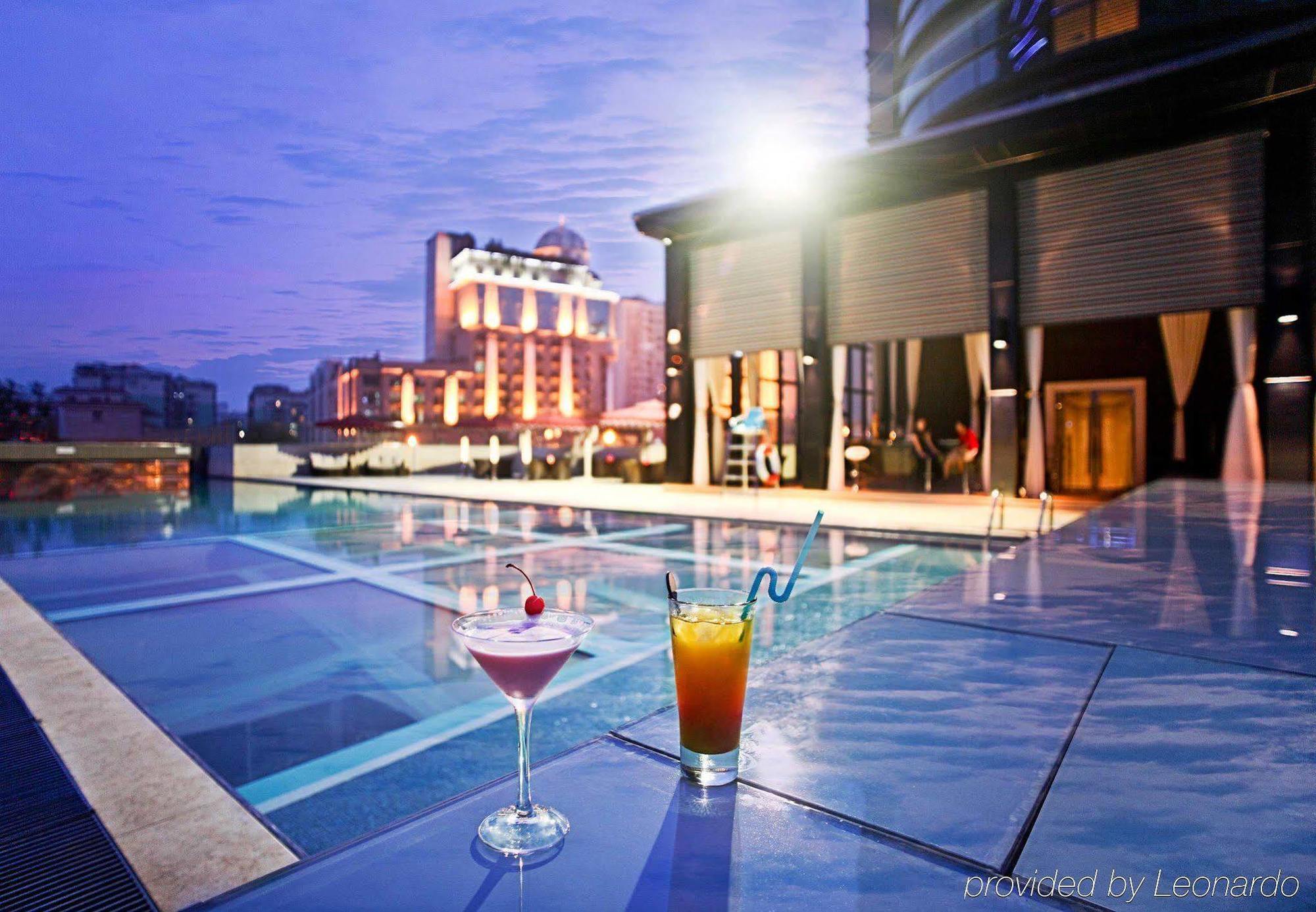 Renaissance Chengdu Hotel Exterior photo